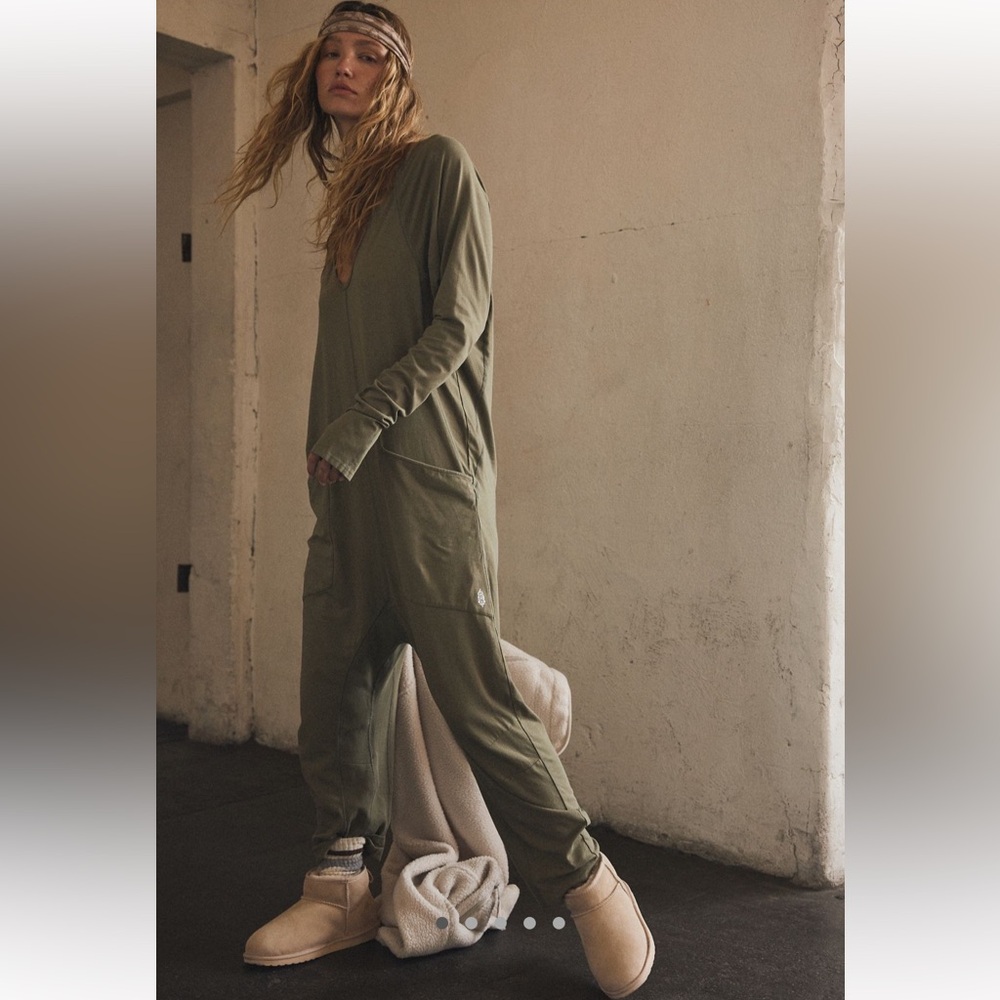 FP Movement Hot Shot Hooded Long Sleeve Onesie - Picture 4 of 6